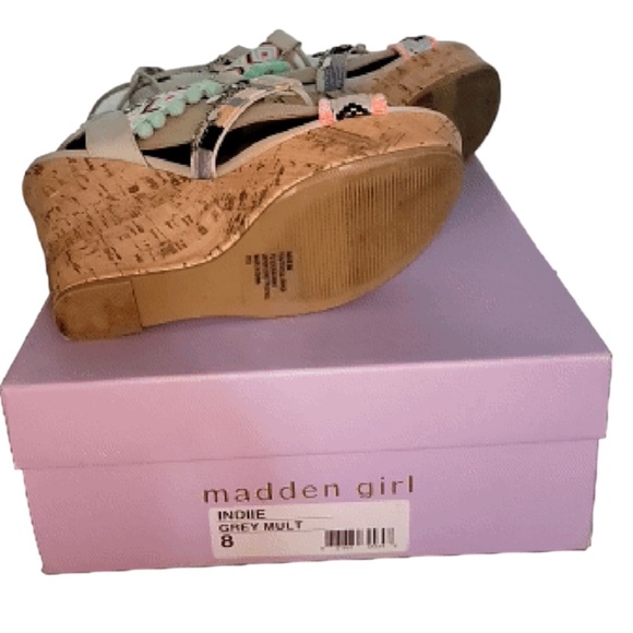 ❤️HOST PICK❤️Madden Girl Indiie Grey Multi Wedge Sandal Size 8 - Picture 4 of 4